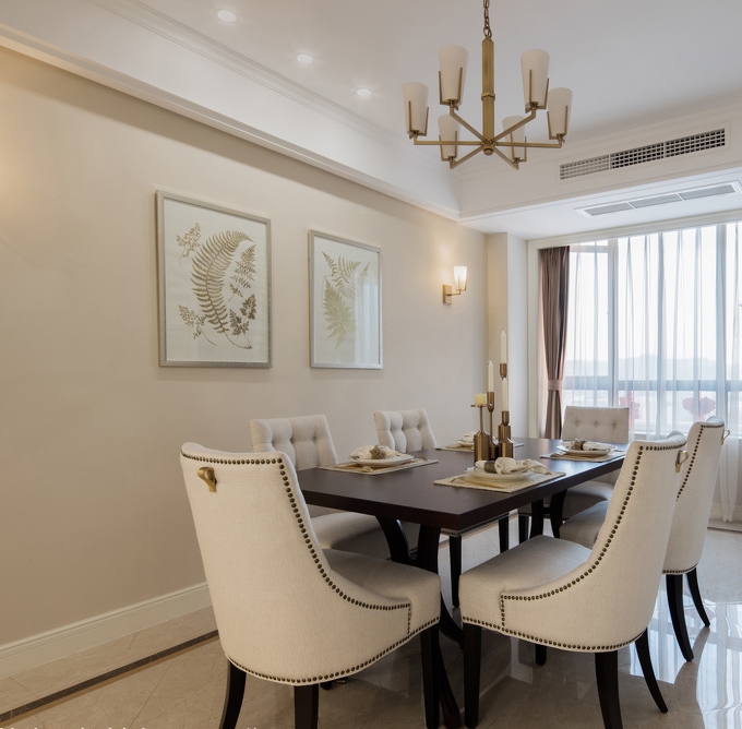 餐桌上的烛台和精致的餐盘，让每个阳光灿烂的早晨在需要点形式感中苏醒，每一顿浪漫的晚餐在精致菜肴里沉醉,生活需要些仪式感。			
