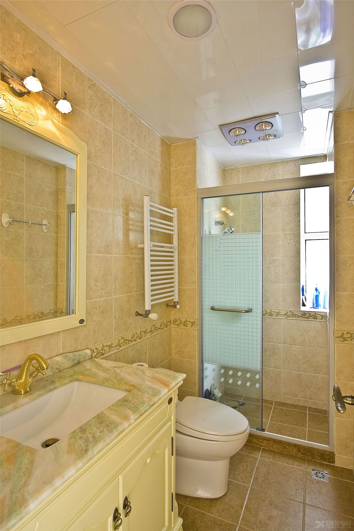 墙面暖色墙地砖，卫生间做干湿分离			
