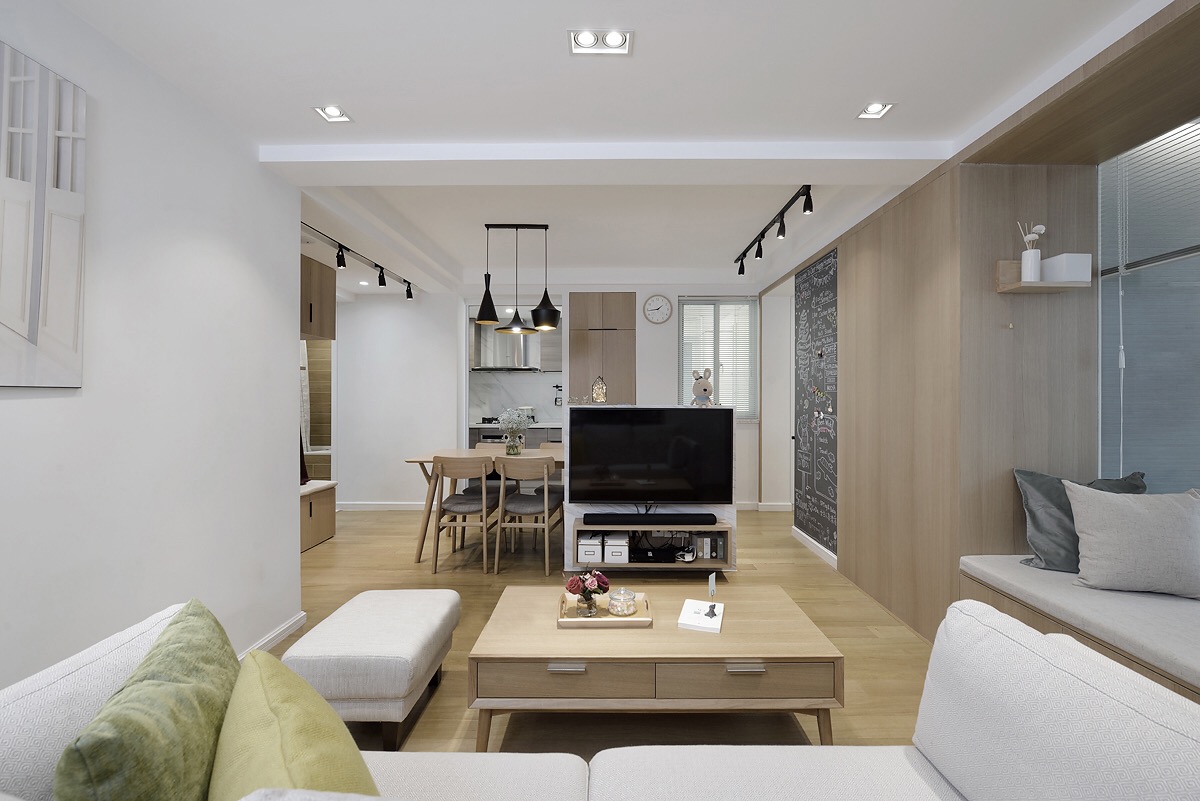 餐厅作为主人用餐区、通过吊顶、装饰挂画、来体现主人对生活品质的追求。			
