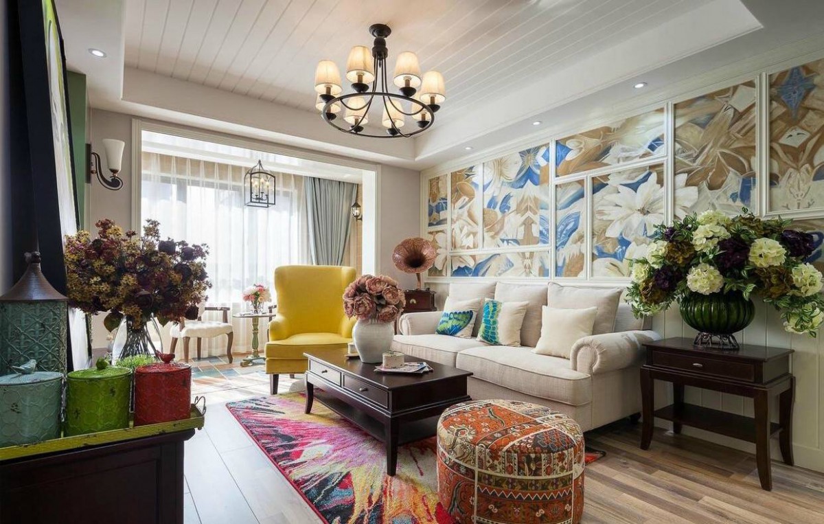 客厅作为待客区域，简单大气、中间大理石提升空间档次、镜面装饰增加空间延展性、墙面以暖色调来处理，让整个空间更加舒适。			
