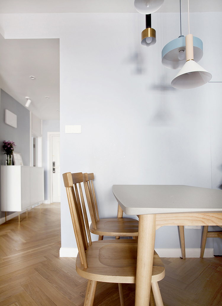 实用主义：他家放弃电视墙 把书房搬进客厅