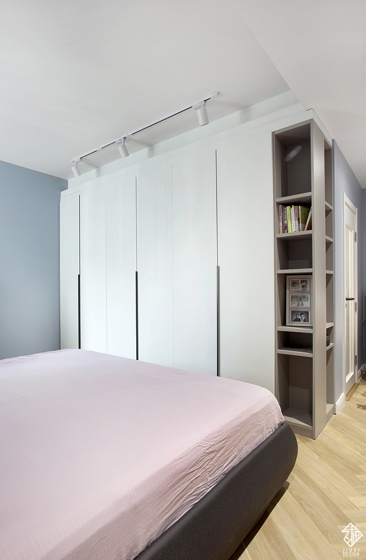 实用主义：他家放弃电视墙 把书房搬进客厅