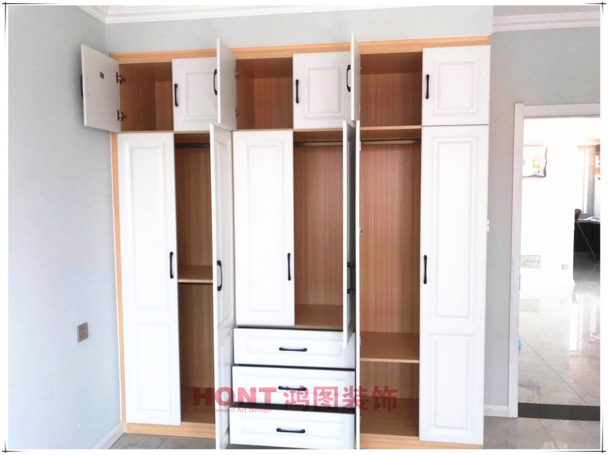 主卧衣柜 威海莱茵小镇装修