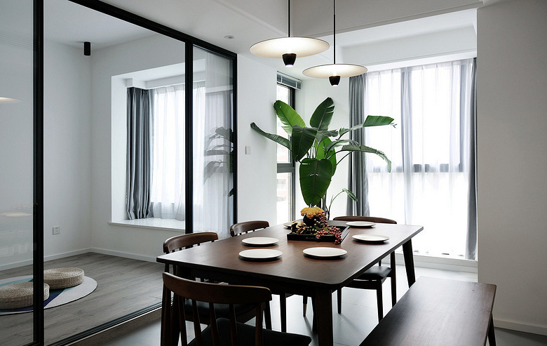 现代简约:黑白灰打造的温馨世界!