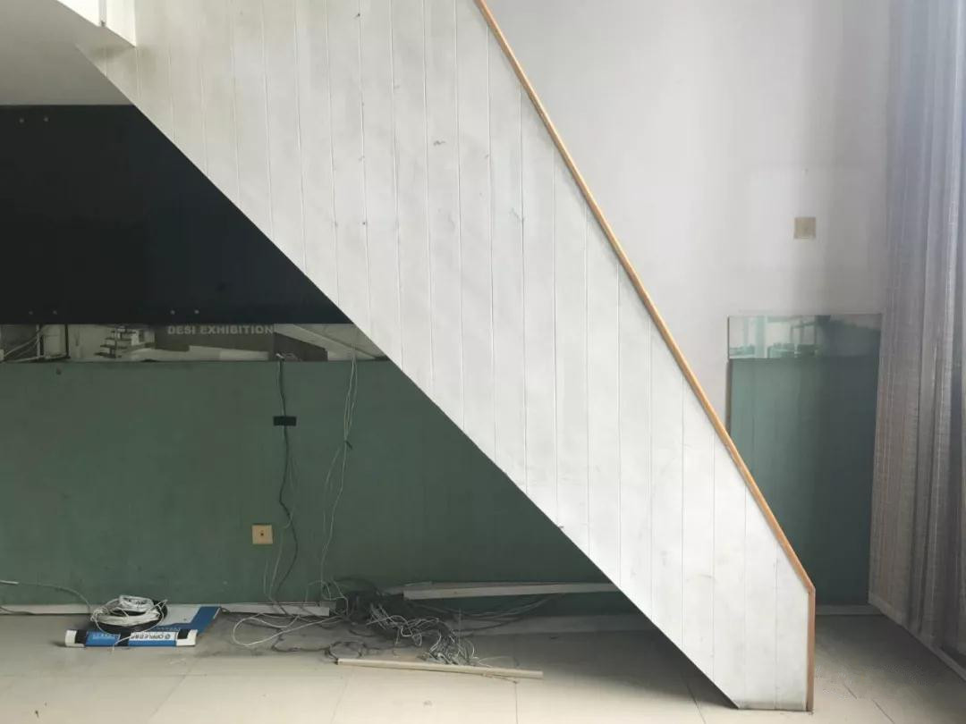 楼梯装修前 二手房翻新